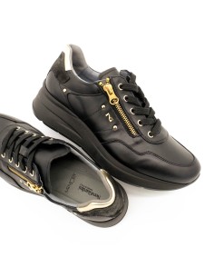 Sneaker NeroGiardini dettagli oro 2