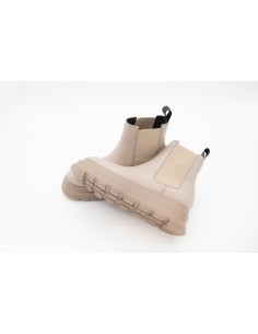 Beatles Frau in pelle